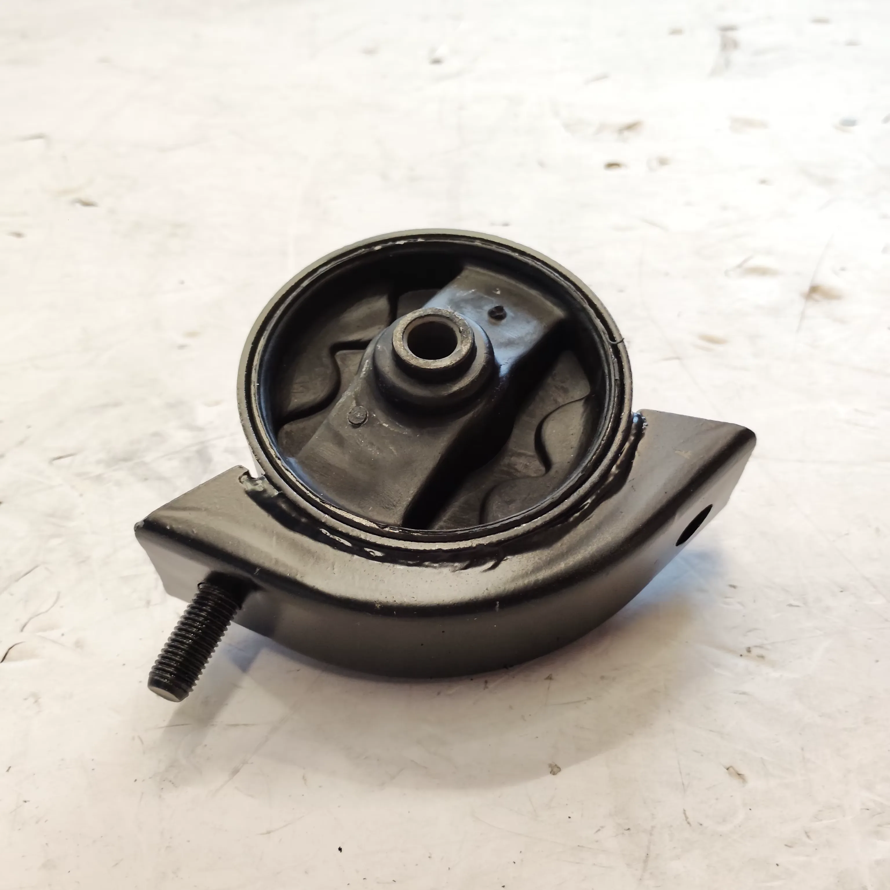 1001400u8020 Rear Engine Mount Bracket for JAC J3 A13 product photo