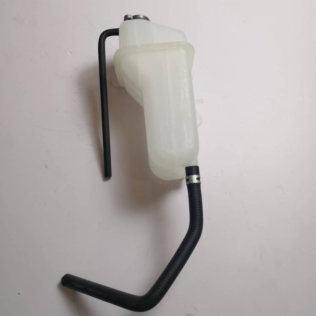 25430-V7130 Auto Water Tank Coolant Expansion Tank for JAC T8 product photo