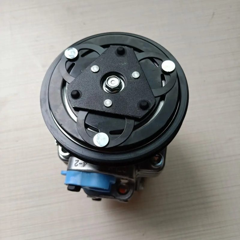 8103020-2E2 A/C Air Conditioning Compressor for Faw Jiabao 6371 — photo 4