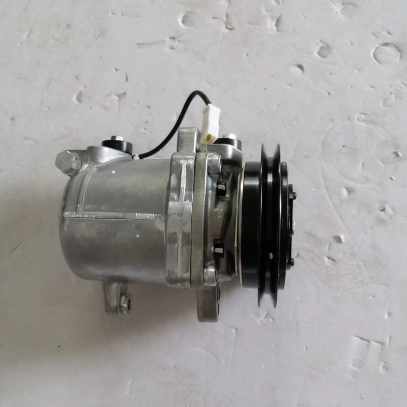 8103020-V06 Air Con Compressor for FAW CA6350 / Vantage Vango — photo 2