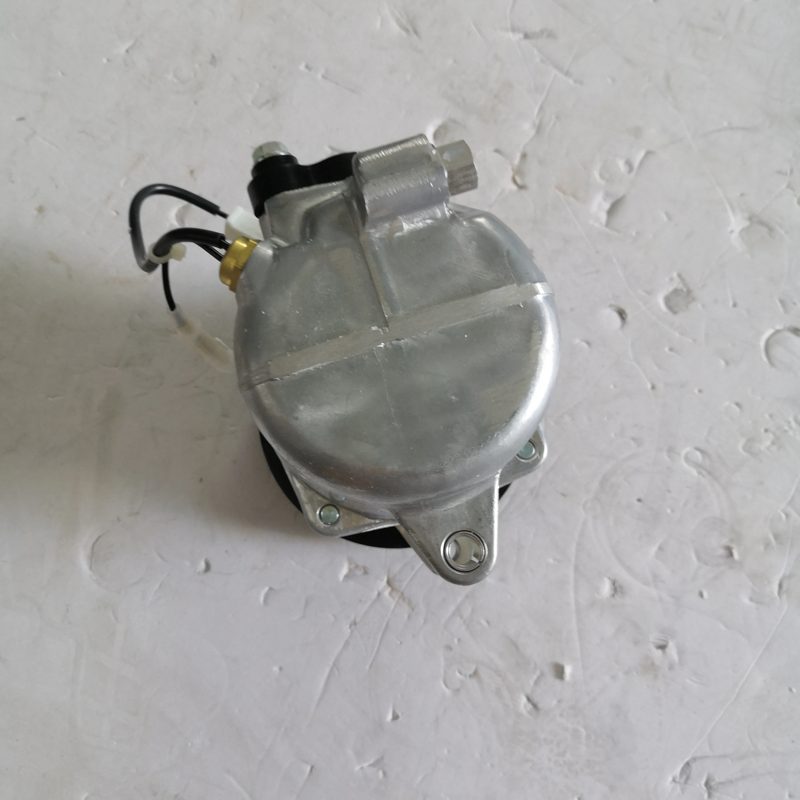 8103020-V06 Air Con Compressor for FAW CA6350 / Vantage Vango — photo 4