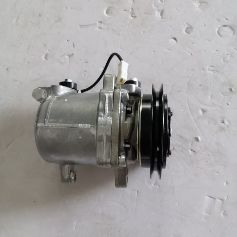 8103020-V06 Air Con Compressor for FAW Ca6350 / Vantage Vango — photo 2