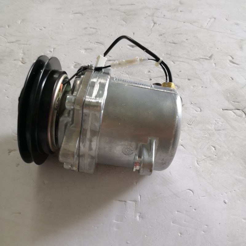 8103020-V06 Air Con Compressor for FAW Ca6350 / Vantage Vango — photo 3