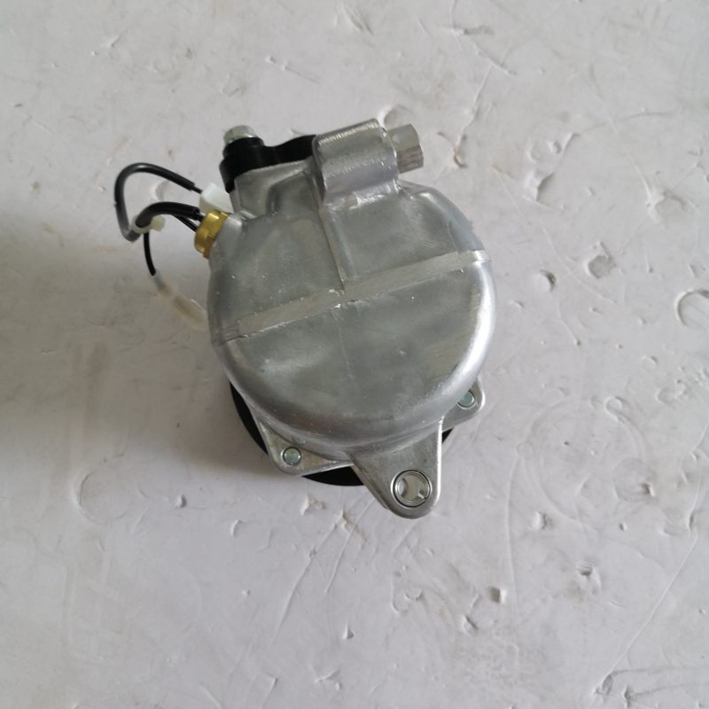 8103020-V06 Air Con Compressor for FAW Ca6350 / Vantage Vango — photo 4