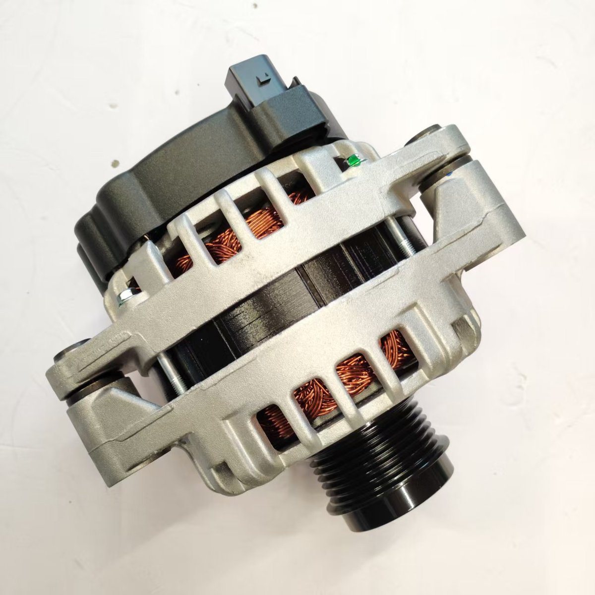 Alternator for Haval H6 2017 Haval F7 Haval Dargo 3701100XEC02 product photo