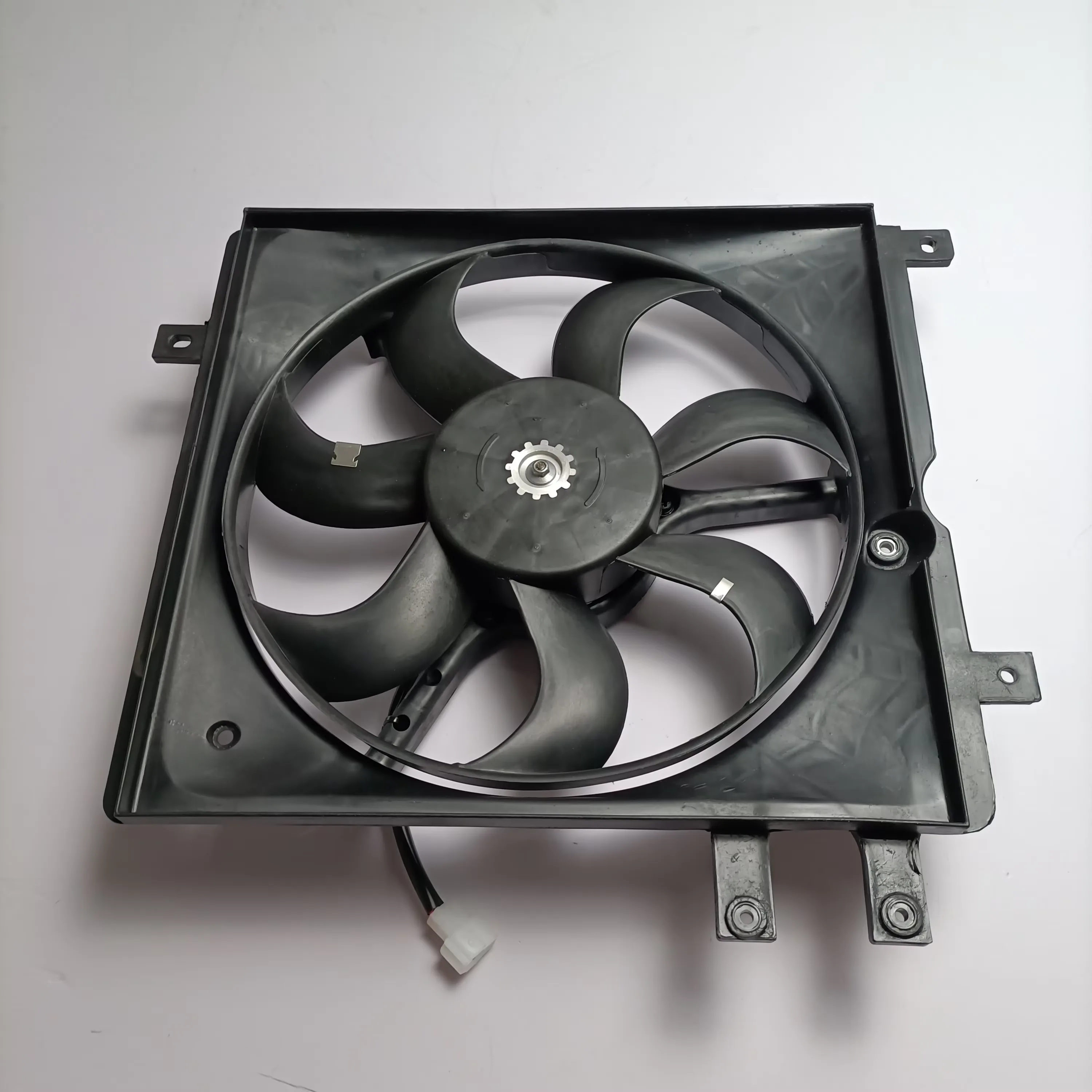 Auto Car Parts Radiator Fan for GEELY GC6 4G15 Panda CK 1.5 LG-3 3 Foot