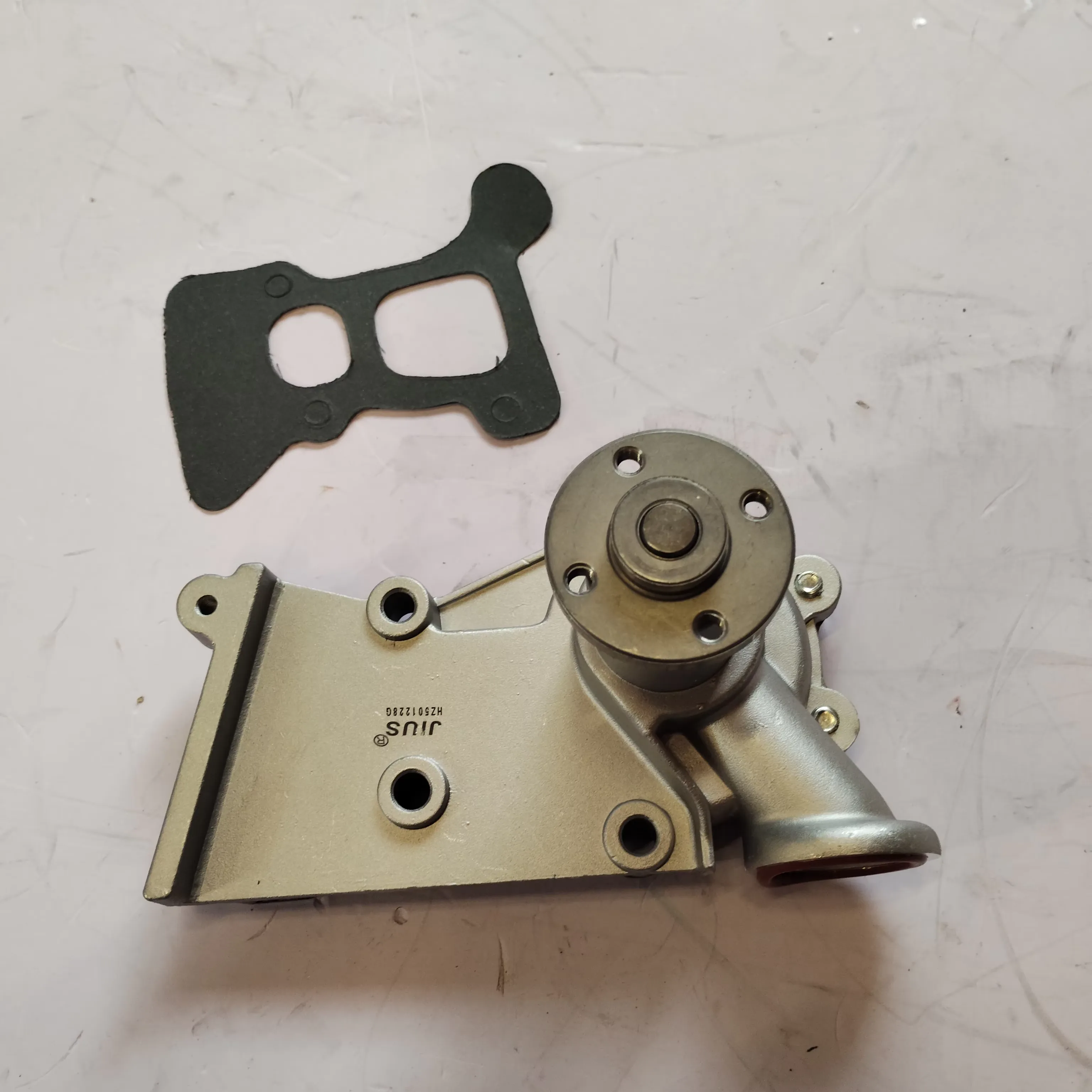 Auto Engine Aluminum Water Pump for Faw Xiali N3 F1 1.0L 3GA2