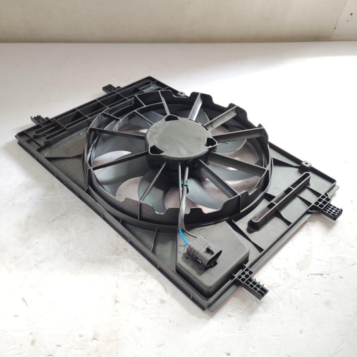 Auto Fan for MG5 OEM 10701192 product photo