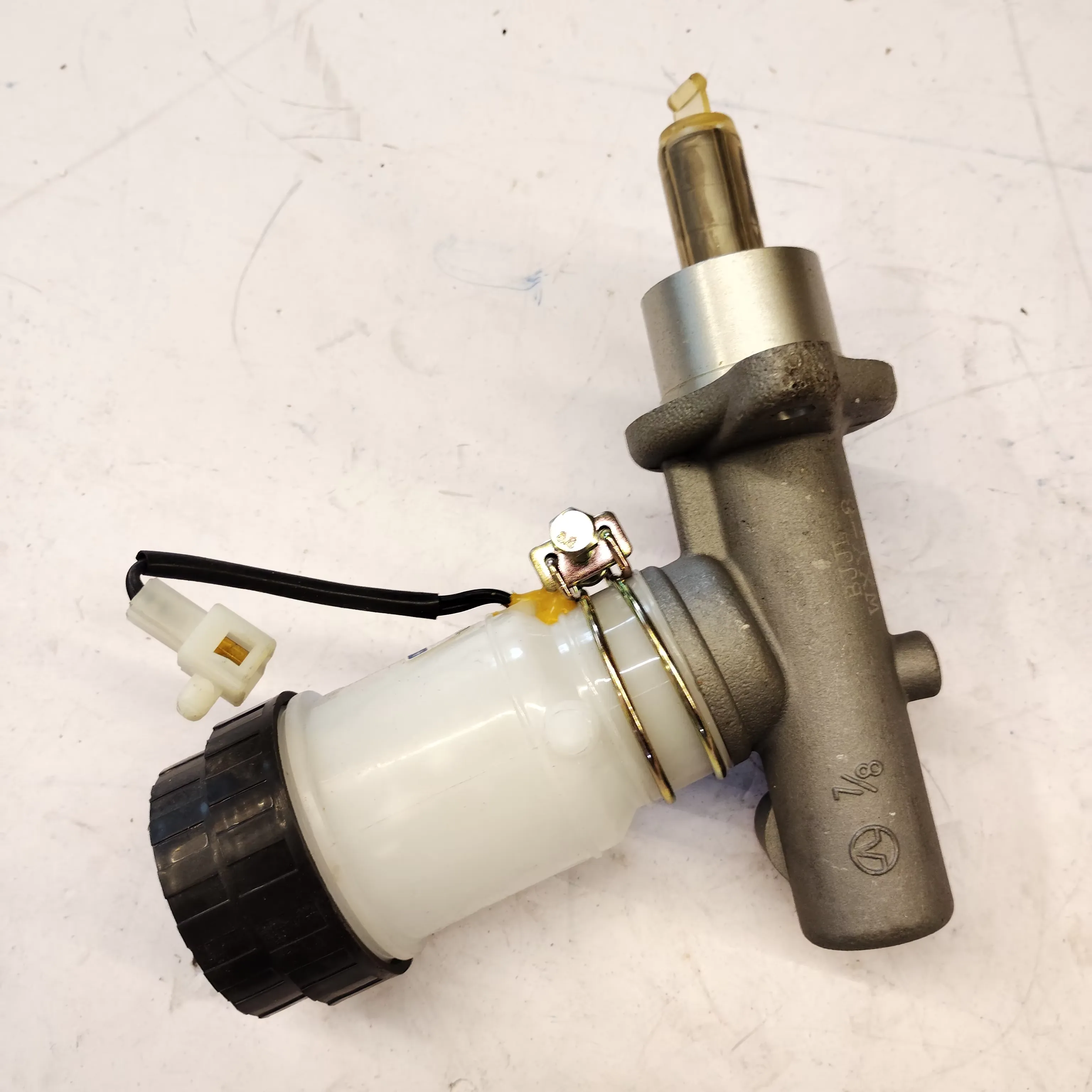 Auto Parts Brake Master Cylinder for Geely ck