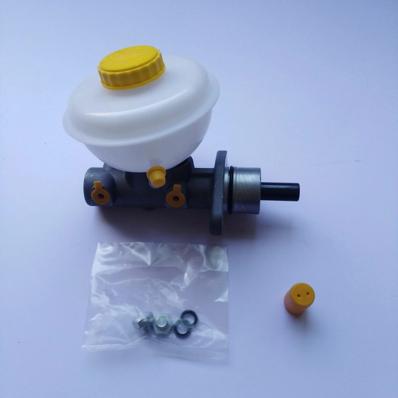 Auto Parts Brake Master Cylinder for Zhongxing Grand Tiger 4 Holes — photo 2