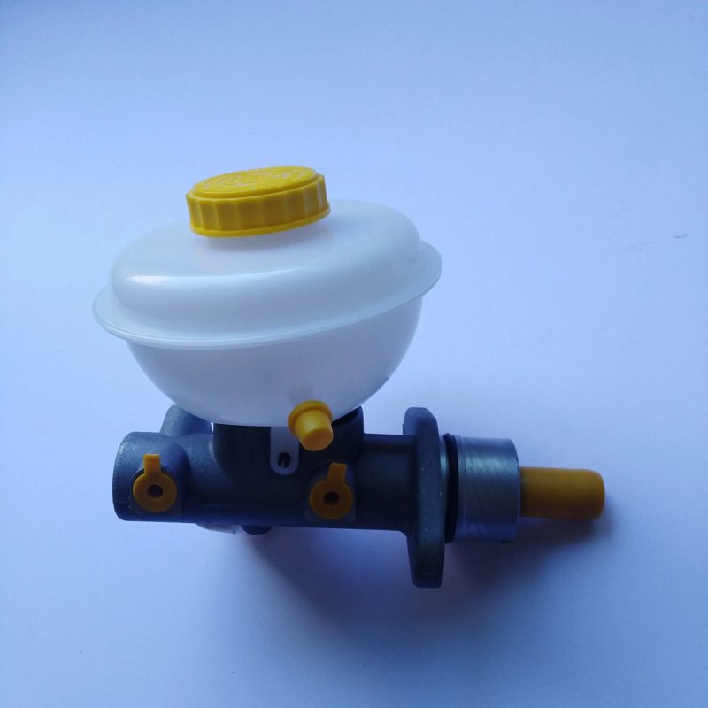 Auto Parts Brake Master Cylinder for Zhongxing Grand Tiger 4 Holes — photo 3
