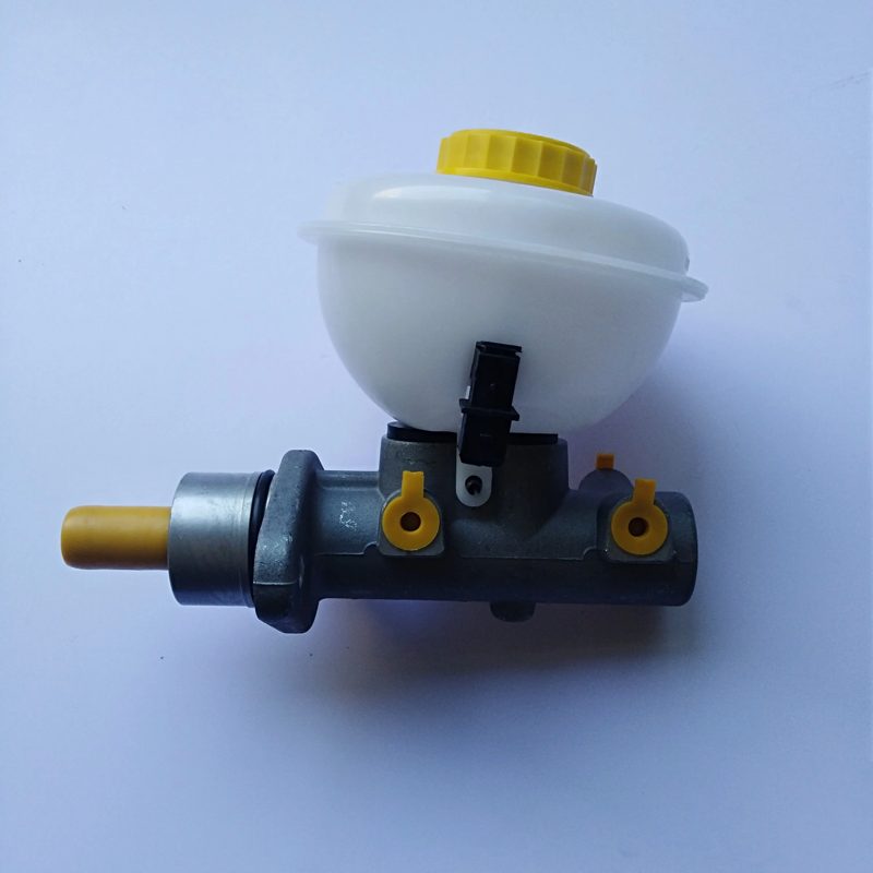 Auto Parts Brake Master Cylinder for Zhongxing Grand Tiger 4 Holes — photo 4