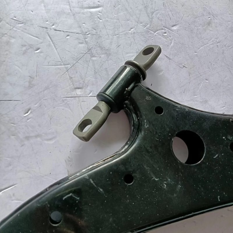 Auto Parts Control Arm Front Lower Arm for Changan CS95 OEM — photo 3