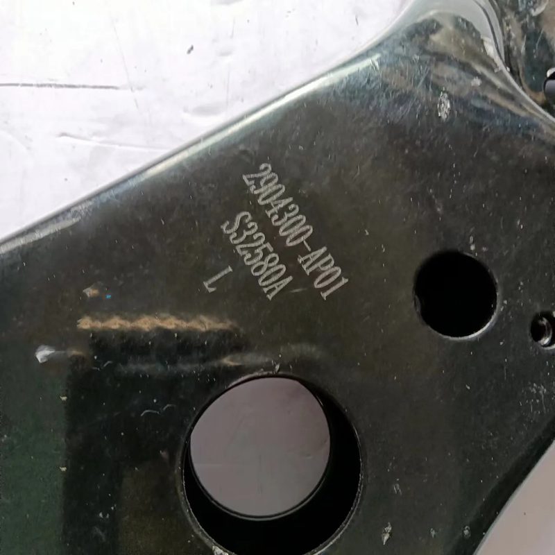 Auto Parts Control Arm Front Lower Arm for Changan CS95 OEM — photo 4