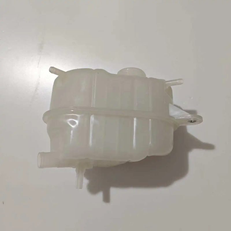 Auto Parts Coolant Reservoir Tank for Trumpchi GS4 2320004AAF0000 — photo 3