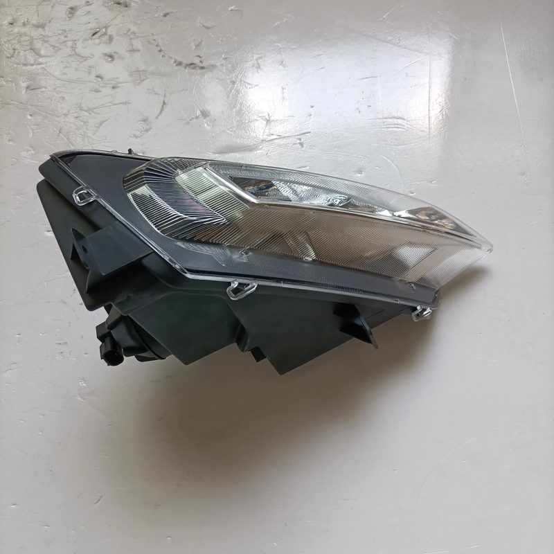 Auto Parts Front Fog Light for MG550 30000676-F — photo 3