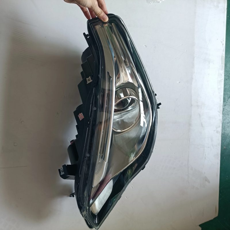 Auto Parts Front Lamp Headlight for Faw Benteng B50 2015 — photo 2