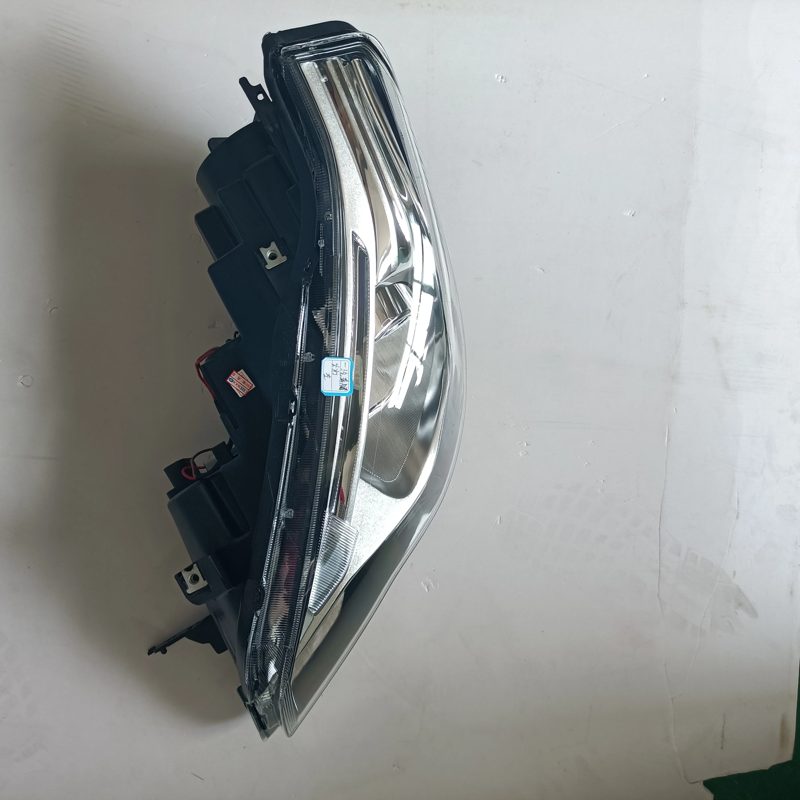 Auto Parts Front Lamp Headlight for Faw Benteng B50 2015 — photo 3