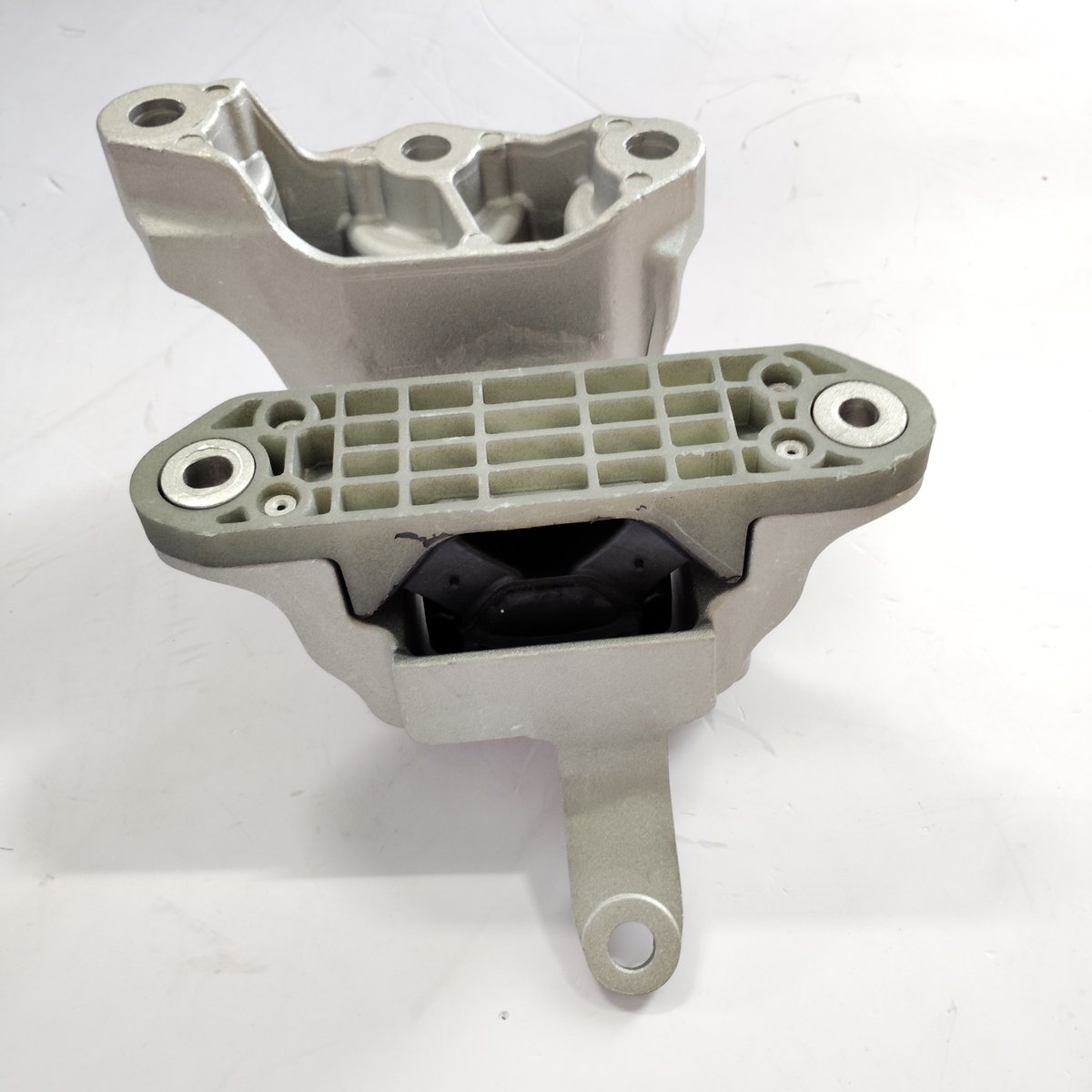 Left Side Engine Mount Engine Support for Geely Binyue Coolray SX11 1.5T 1077106000 product photo