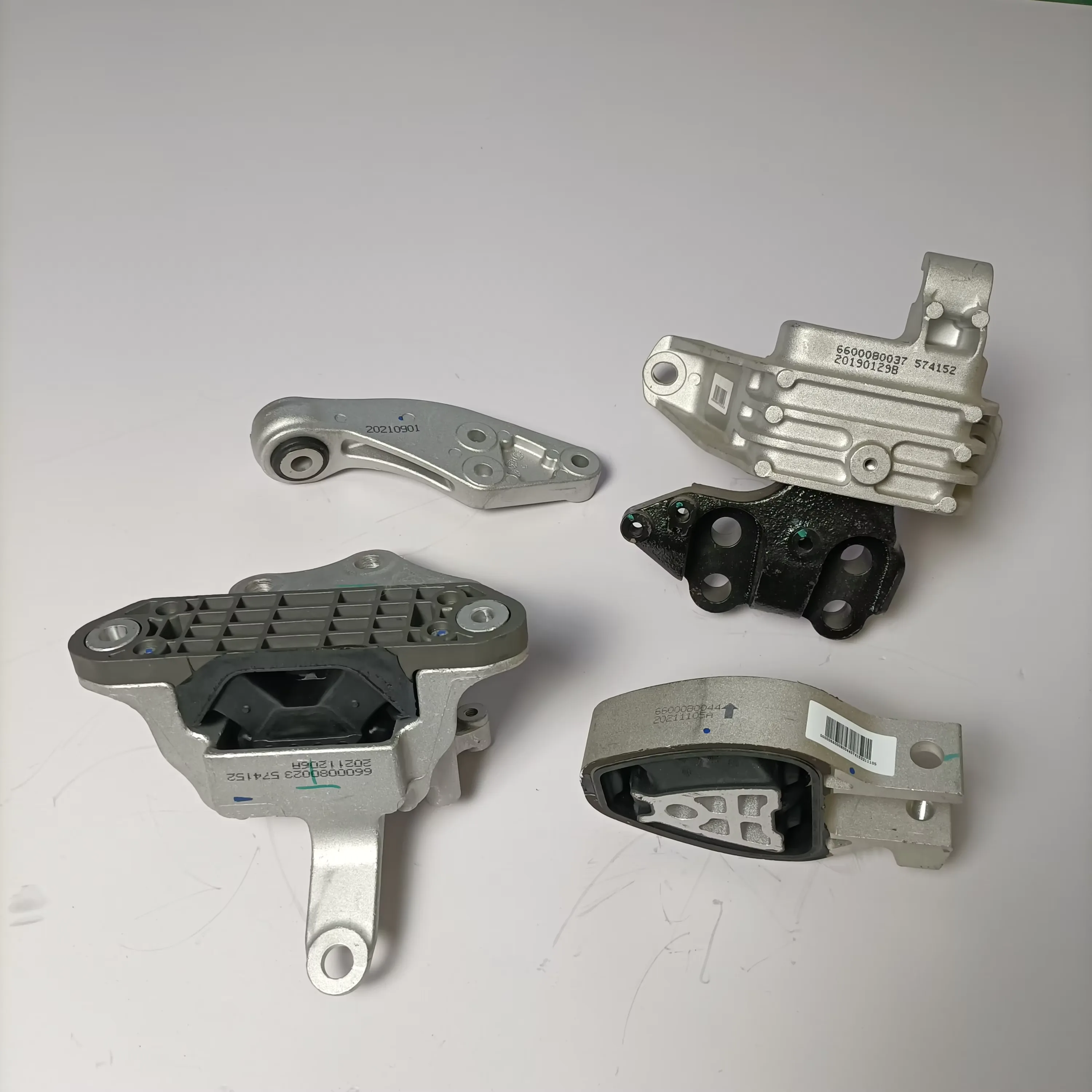 Auto Spare Parts Engine Mounting for Geely X50 SX11 6600080037 6600080023 6600080044 product photo