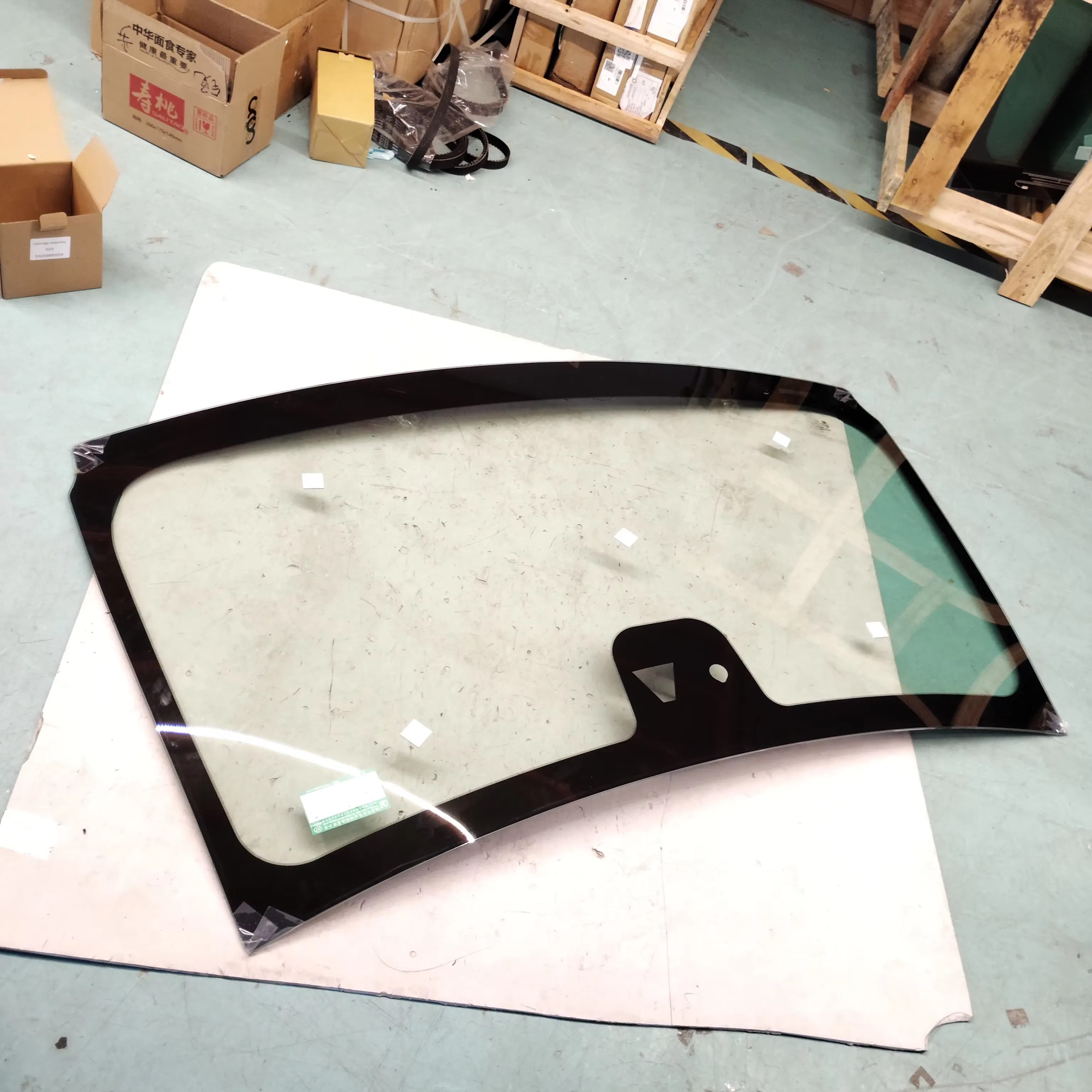 Auto Spare Parts Windshield Glass Front Glass for Maxus LDV D90 2019- product photo