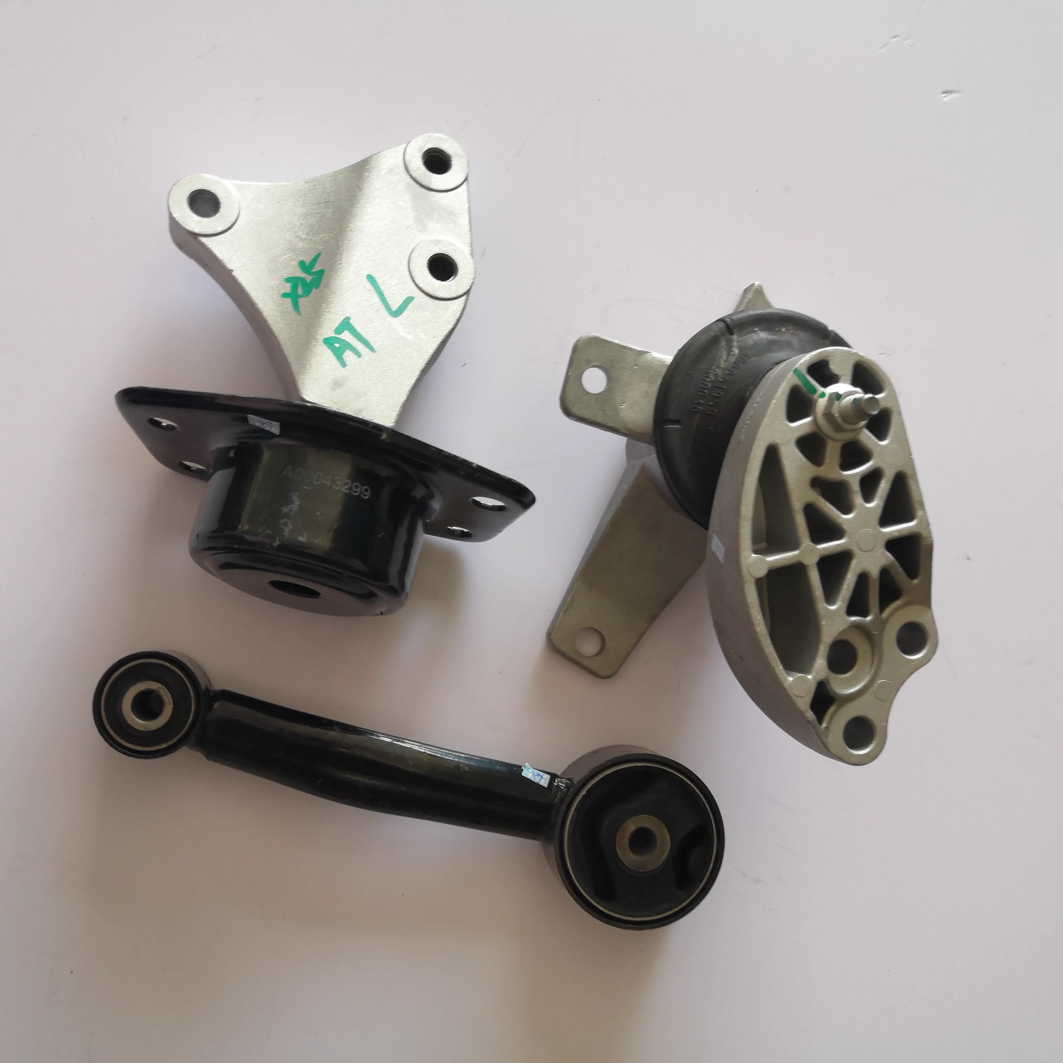 Brace Engine Mounting Set/3PCS for Baic Senova X25 1.5L 2015-2019 product photo