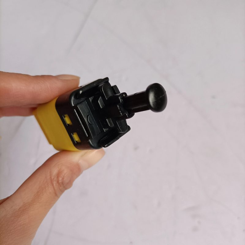 Brake Light Switch for BAIC X25 Senova X25 D20 — photo 2