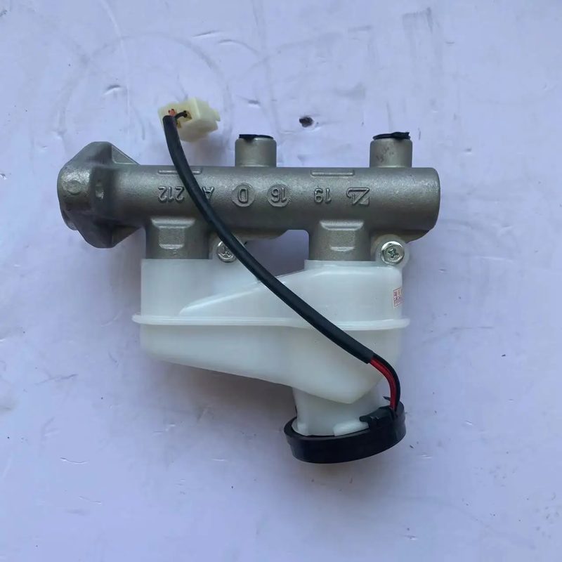 Brake Master Cylinder for BAIC WEIWANG M20 — photo 2