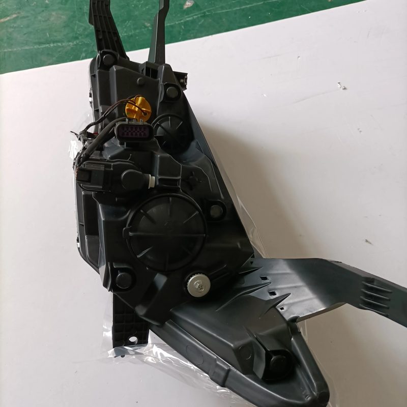 Car Auto Parts Headlight RH for MG ZS 10266528 — photo 3