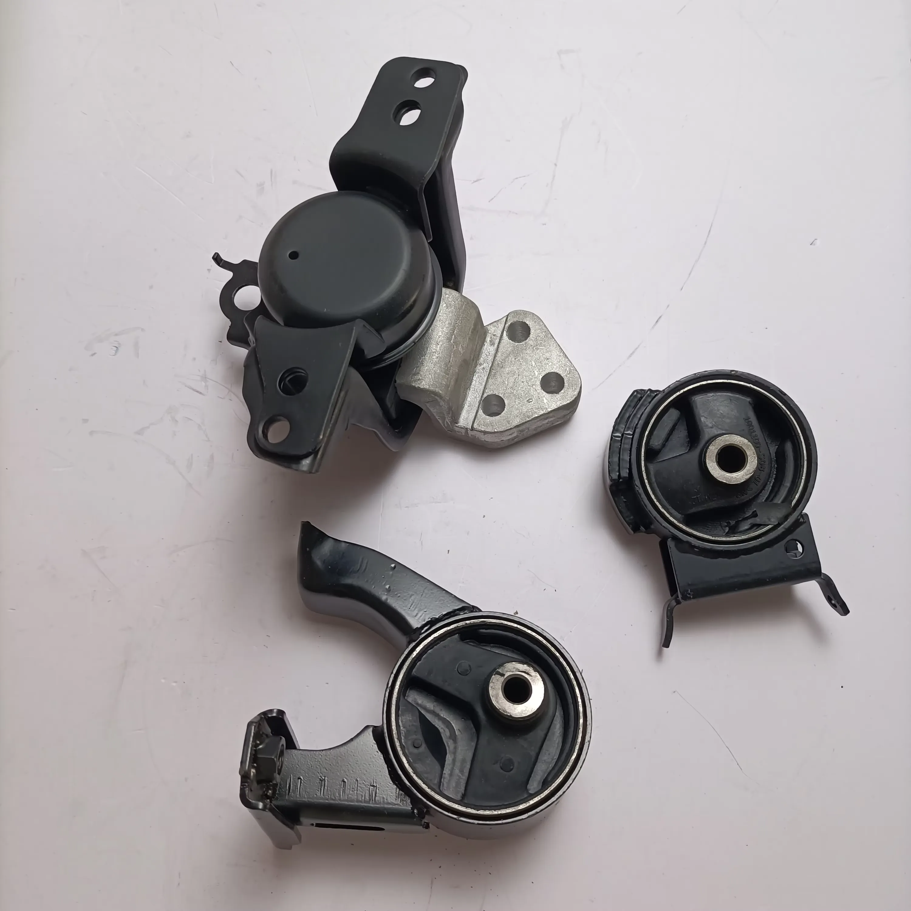 Car Engine Mount Set/Engine Bracket Set for Great Wall Florid GW4G15 1.5L product photo