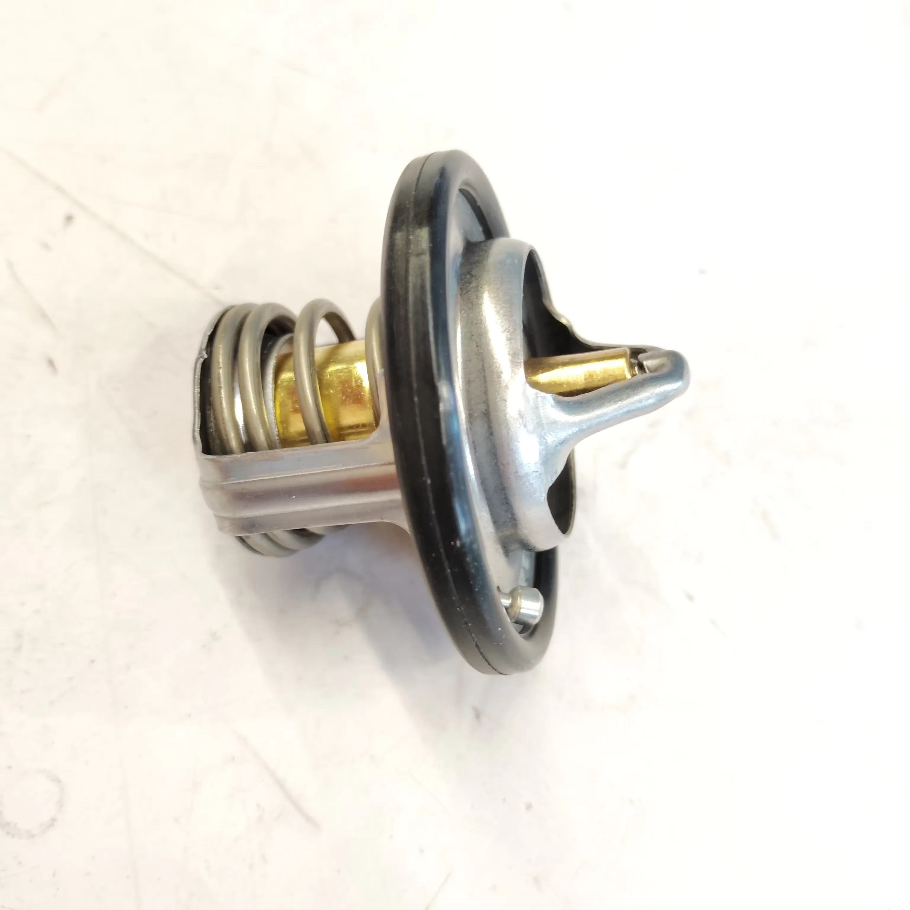 Car Engine Thermostat for SX4 Swift 1.5 product photo