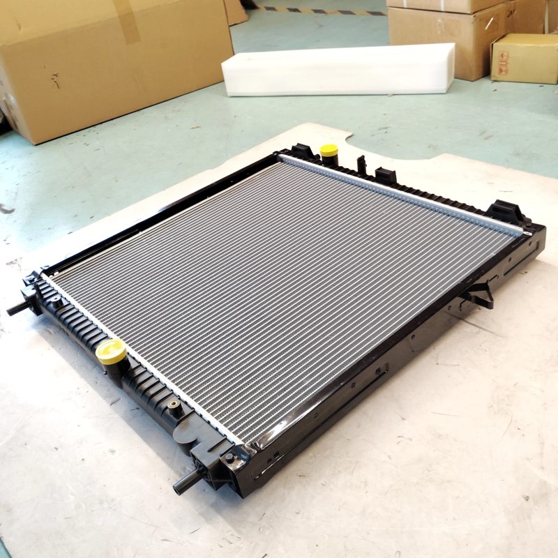 Car Spare Parts Auto Radiator for Saic Maxus OEM C00047545 — photo 3