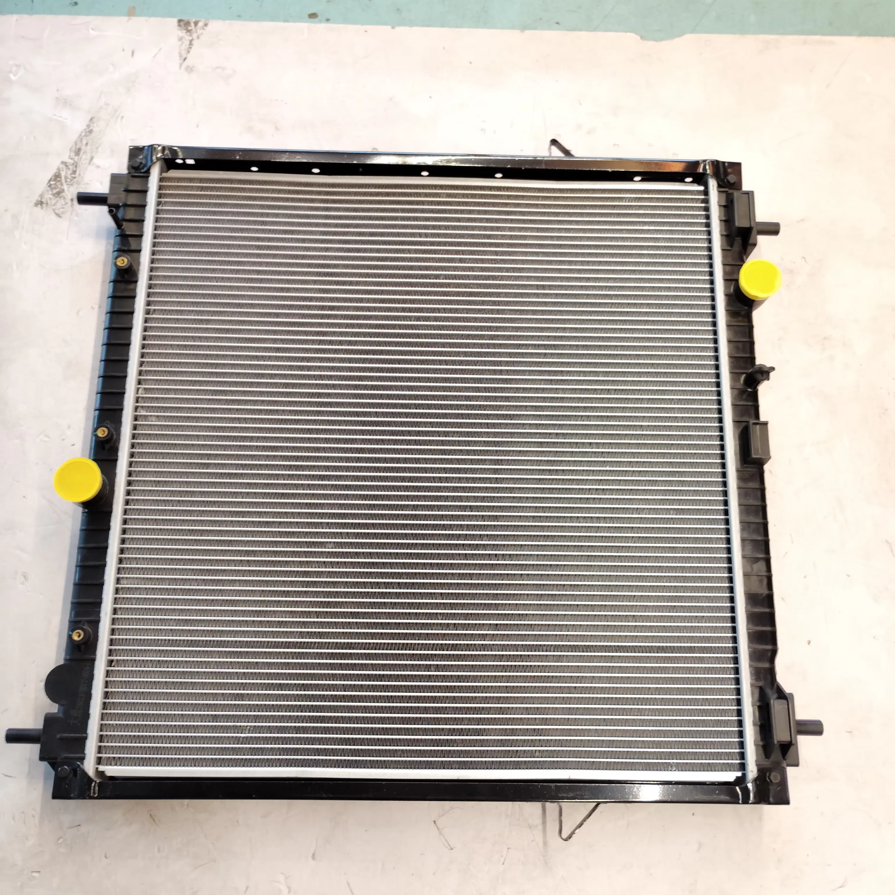 Car Spare Parts Auto Radiator for Saic Maxus OEM C00047545