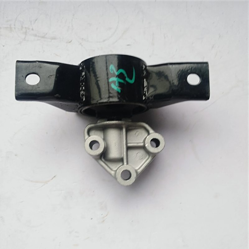Engine Mount for Chery A3 Niche Cielo OEM M11-1001110 M11-1001310 — photo 2