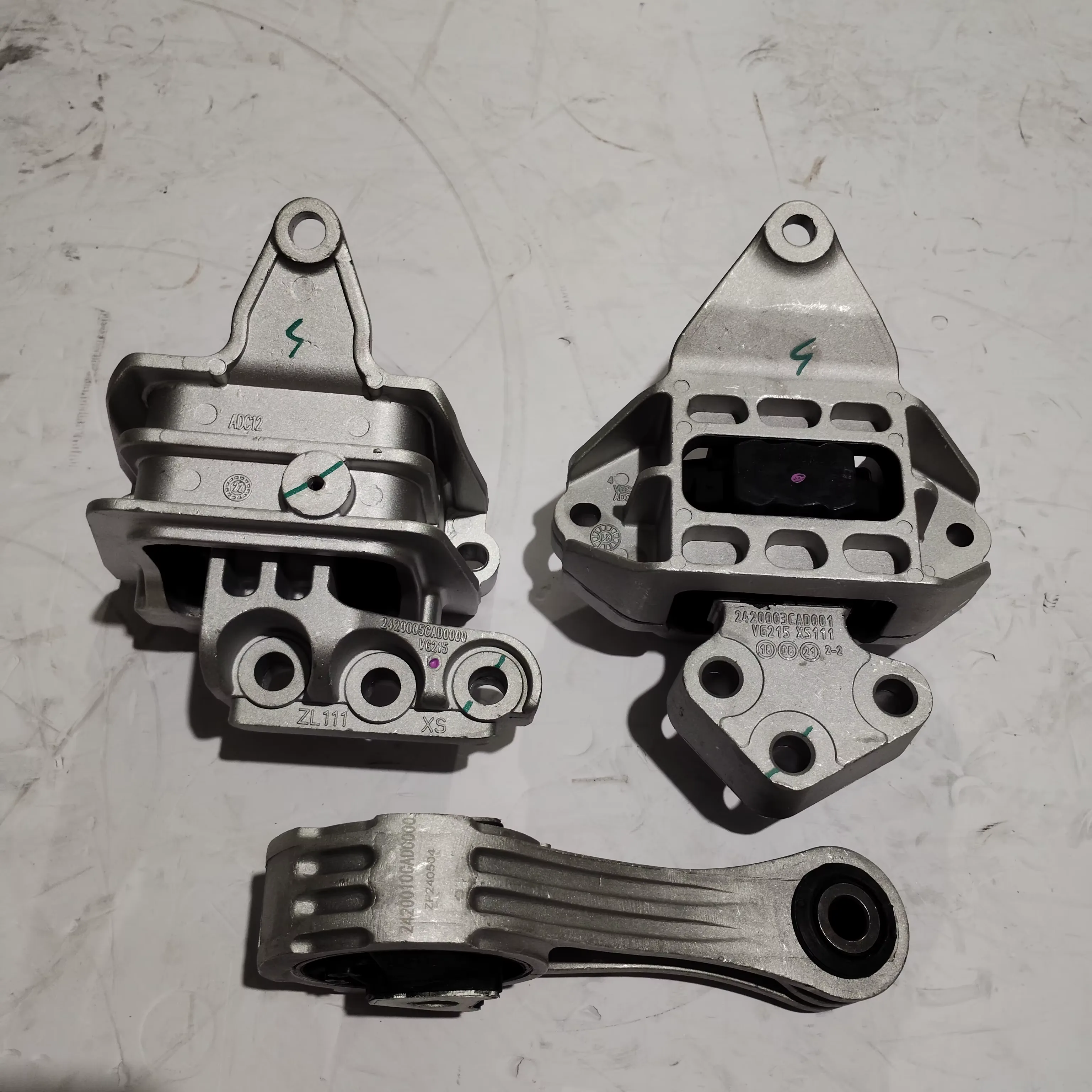 Engine Mount Set for GAC Trumpchi GS8 GS7 2420010CAD0000 2420005CAD0000 2420003CAD0001 product photo