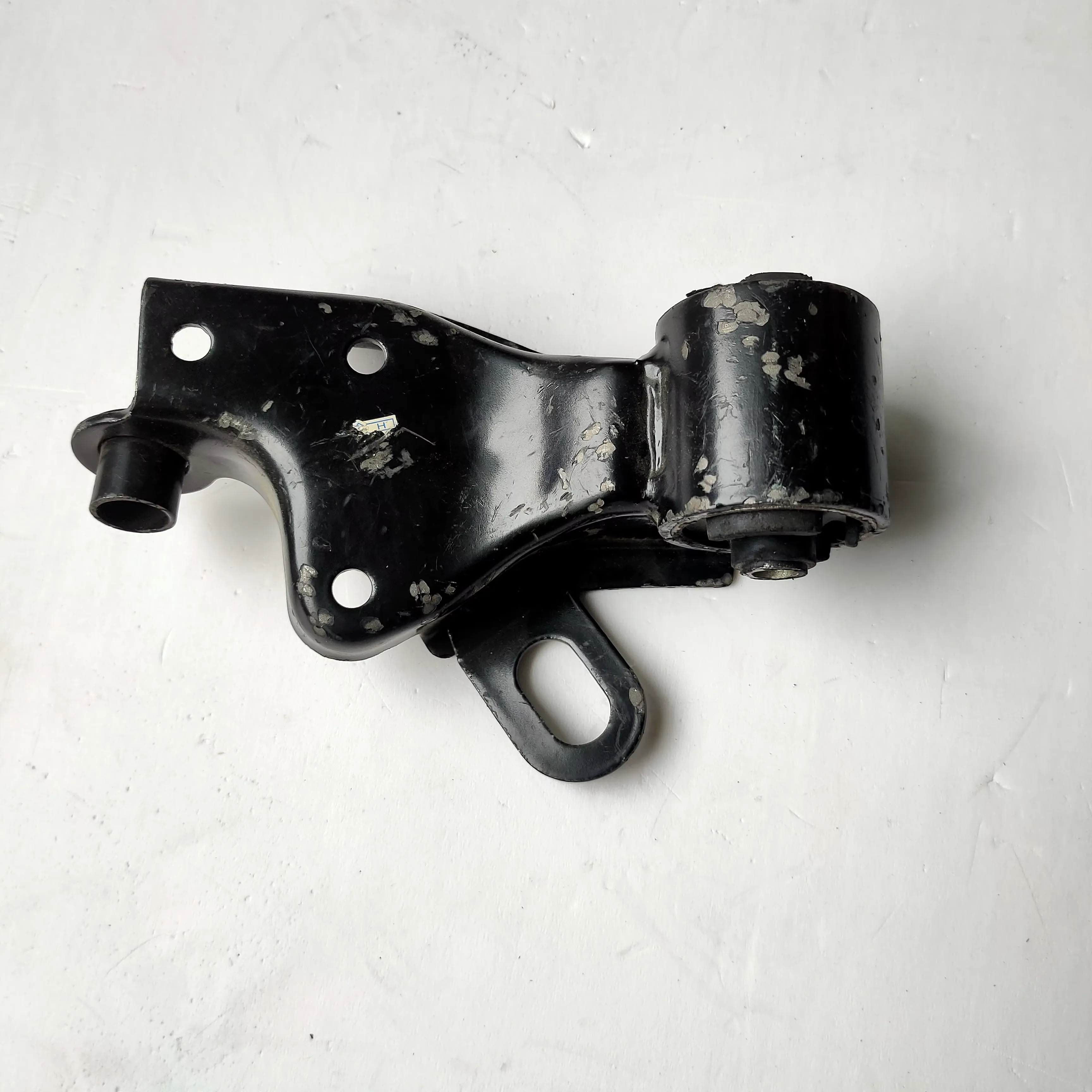 F10A Gearbox Mount for Suzuki Wagon R 11870-75F00 product photo