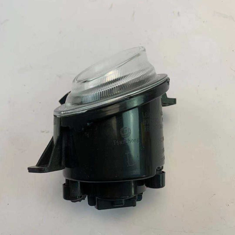 Front Fog Lamp for JAC J3 J4 4116100u8010 4116200u8010 — photo 3
