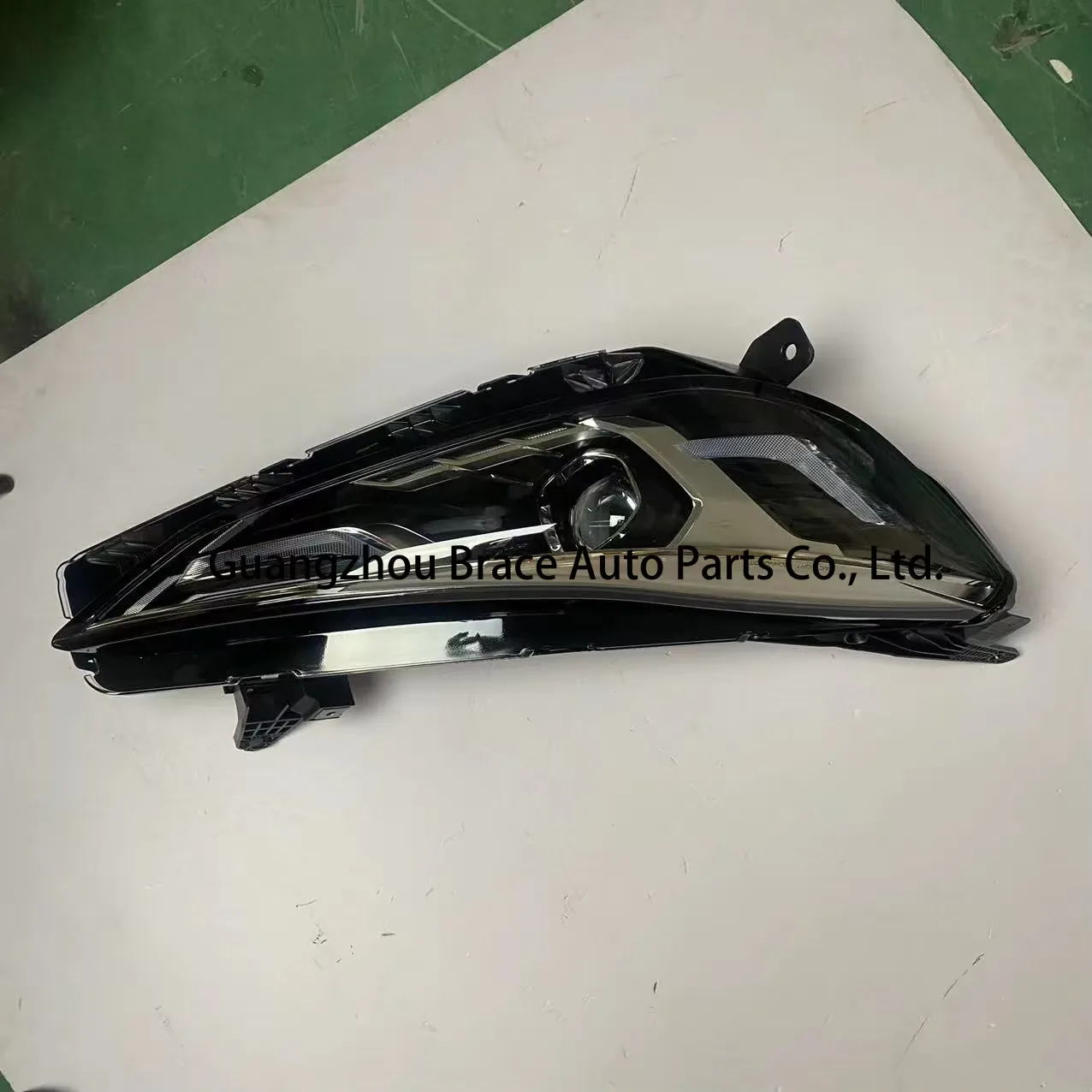 Front Headlight for MG5 2021 OEM L10744111 R10744112 product photo
