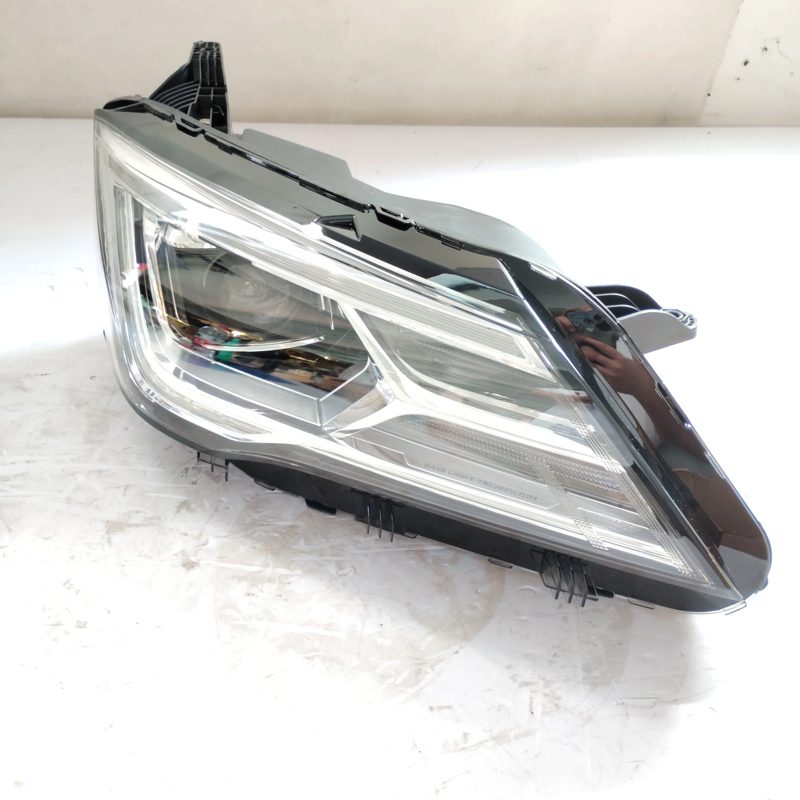 Front Headlight Headlamp for MGGT MG5 10744111 10744112 — photo 3