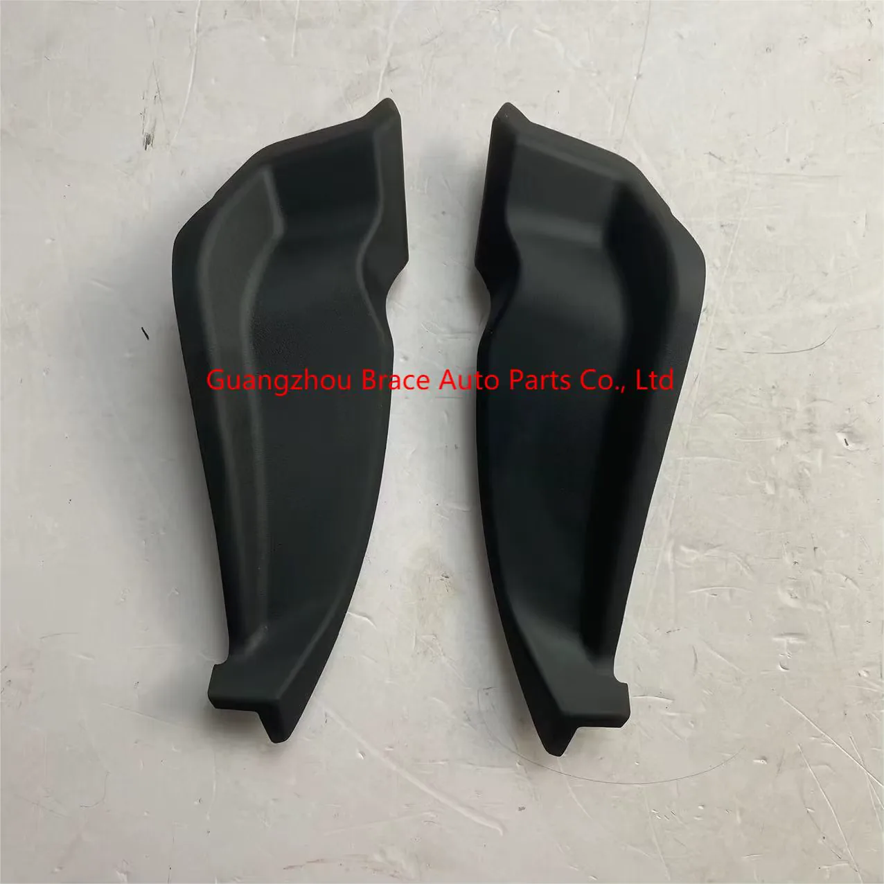 Front Wiper Deflector for Trumpchi GS8 OEM 7115131CAD00F0 7115132CAD00F0