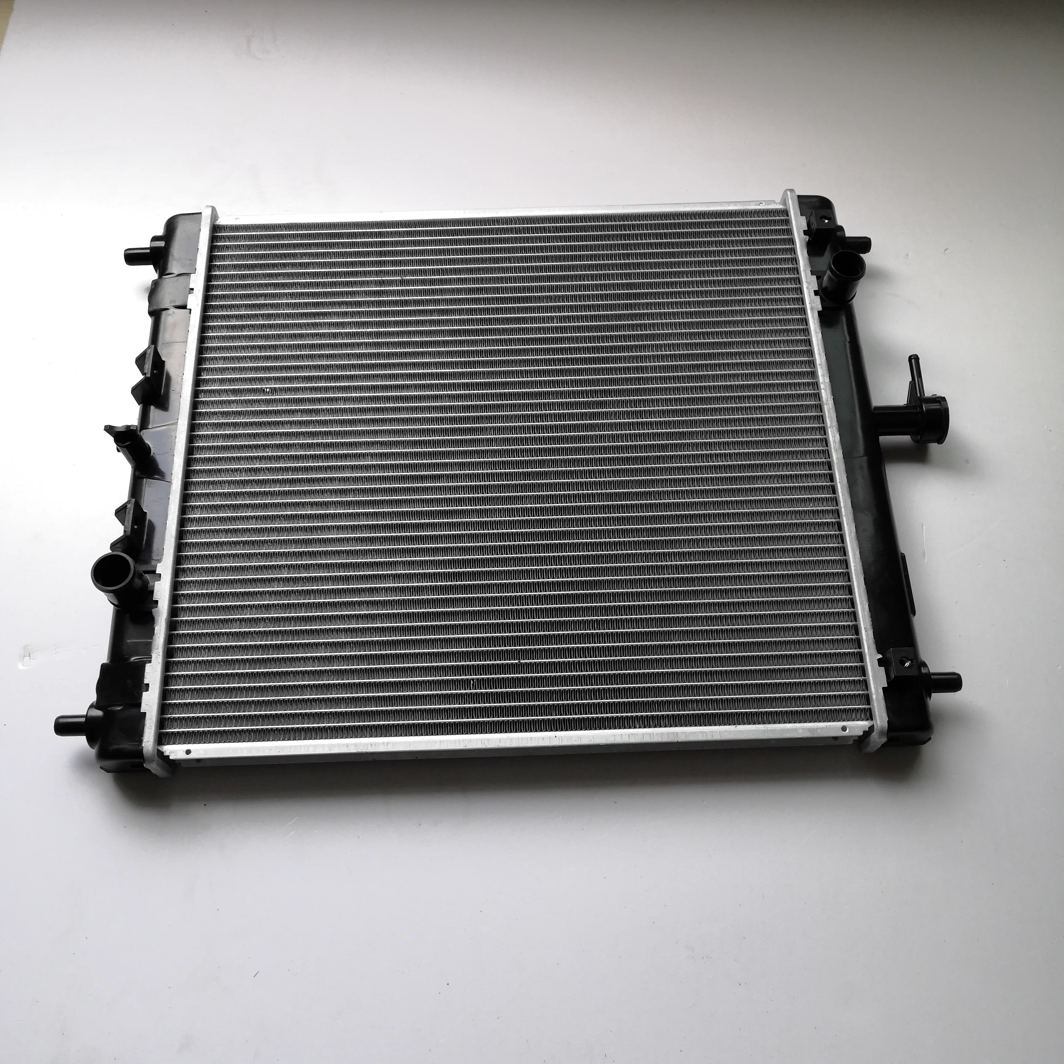 Genuine Aluminum Radiator for Suzuki APV 17700-61J00H product photo