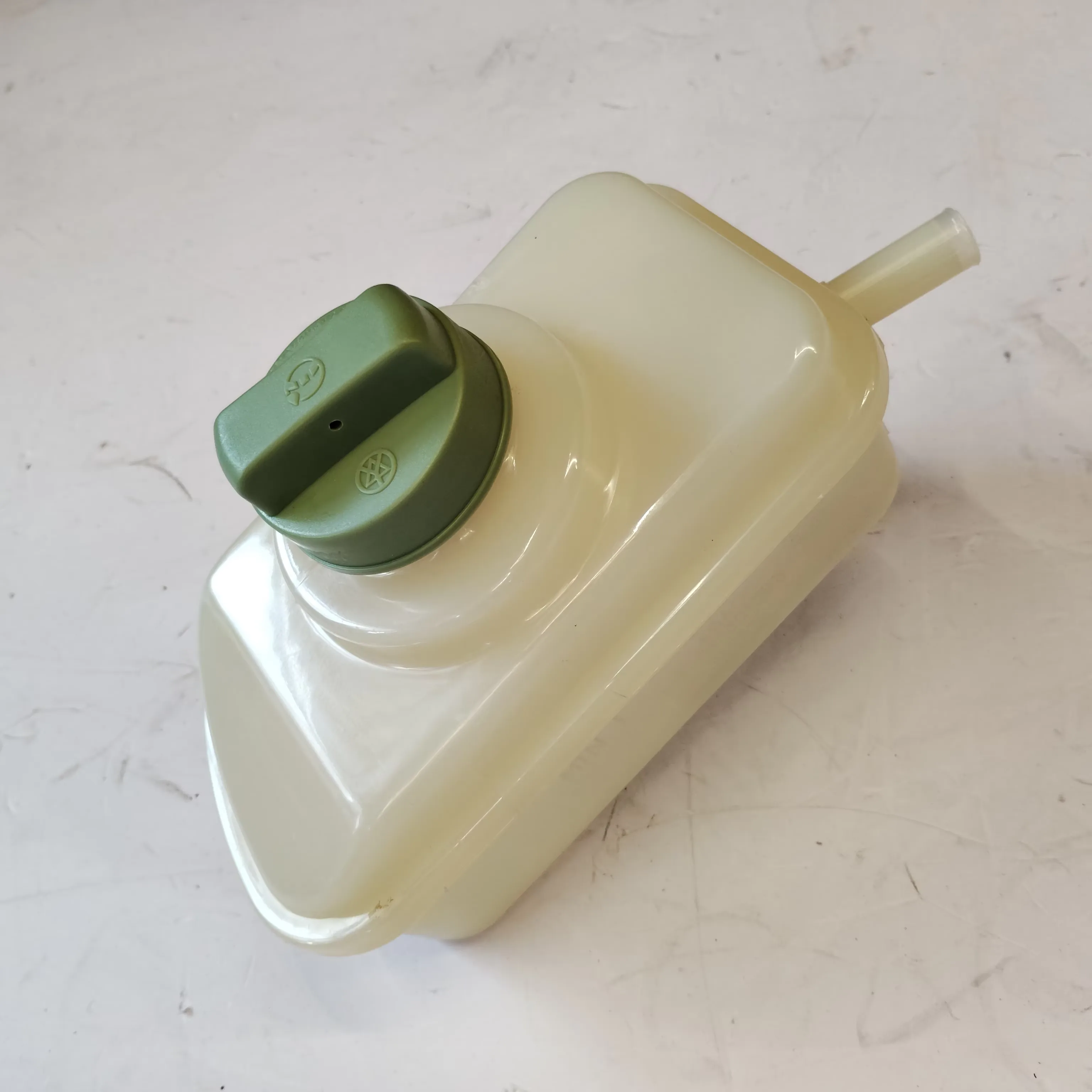 Good Quality Power Steering Tank For Chery Tiggo 1.6 2.0 Oem T11-3408010bb product photo