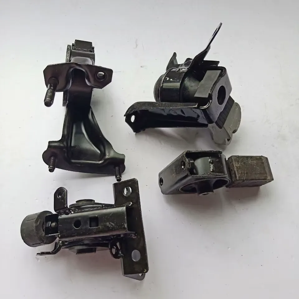 High Quality Rubber Engine Mount Set for Geely Emgrand 718 product photo