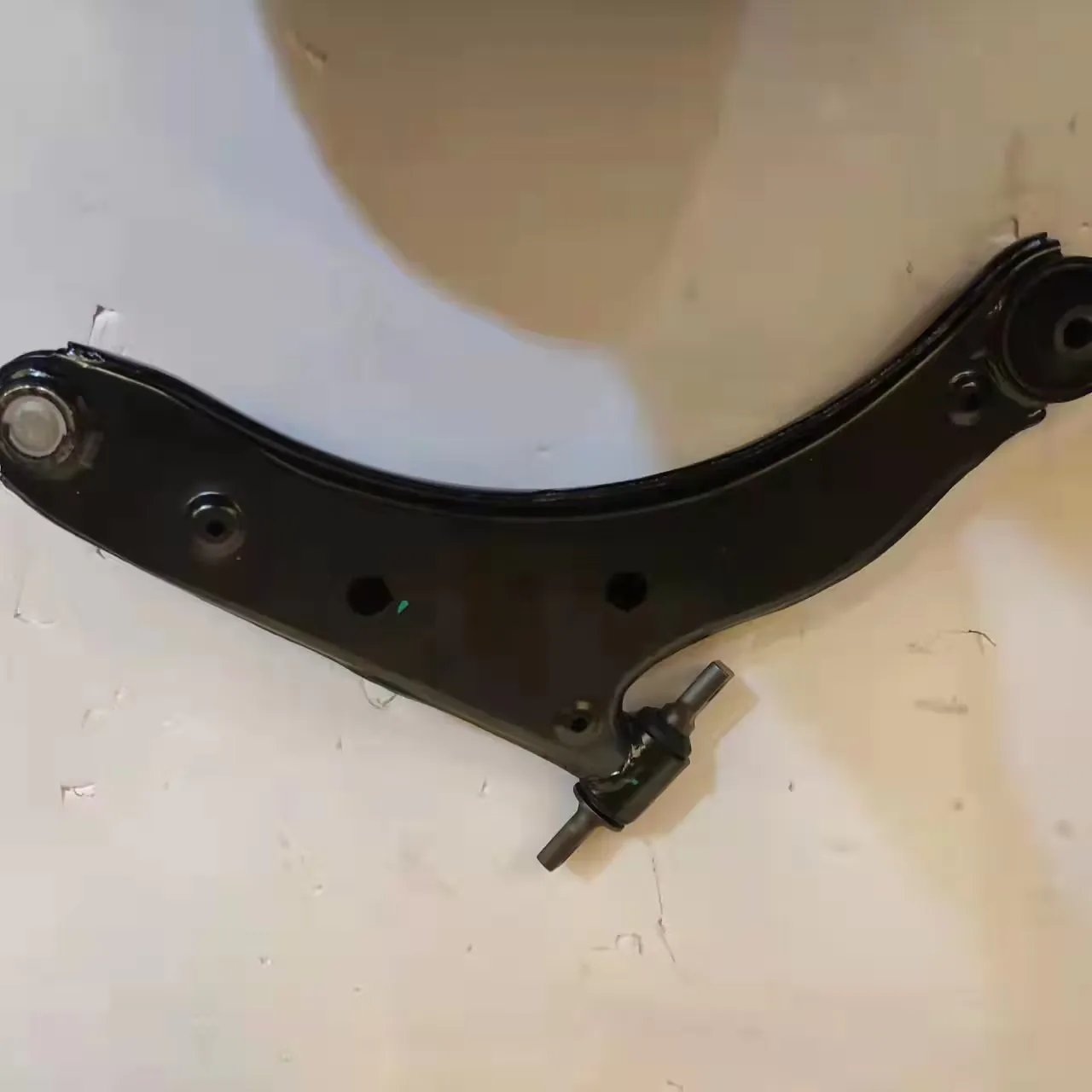 Lower Control Arm Suitable for JAC J7 2904100U7300 product photo
