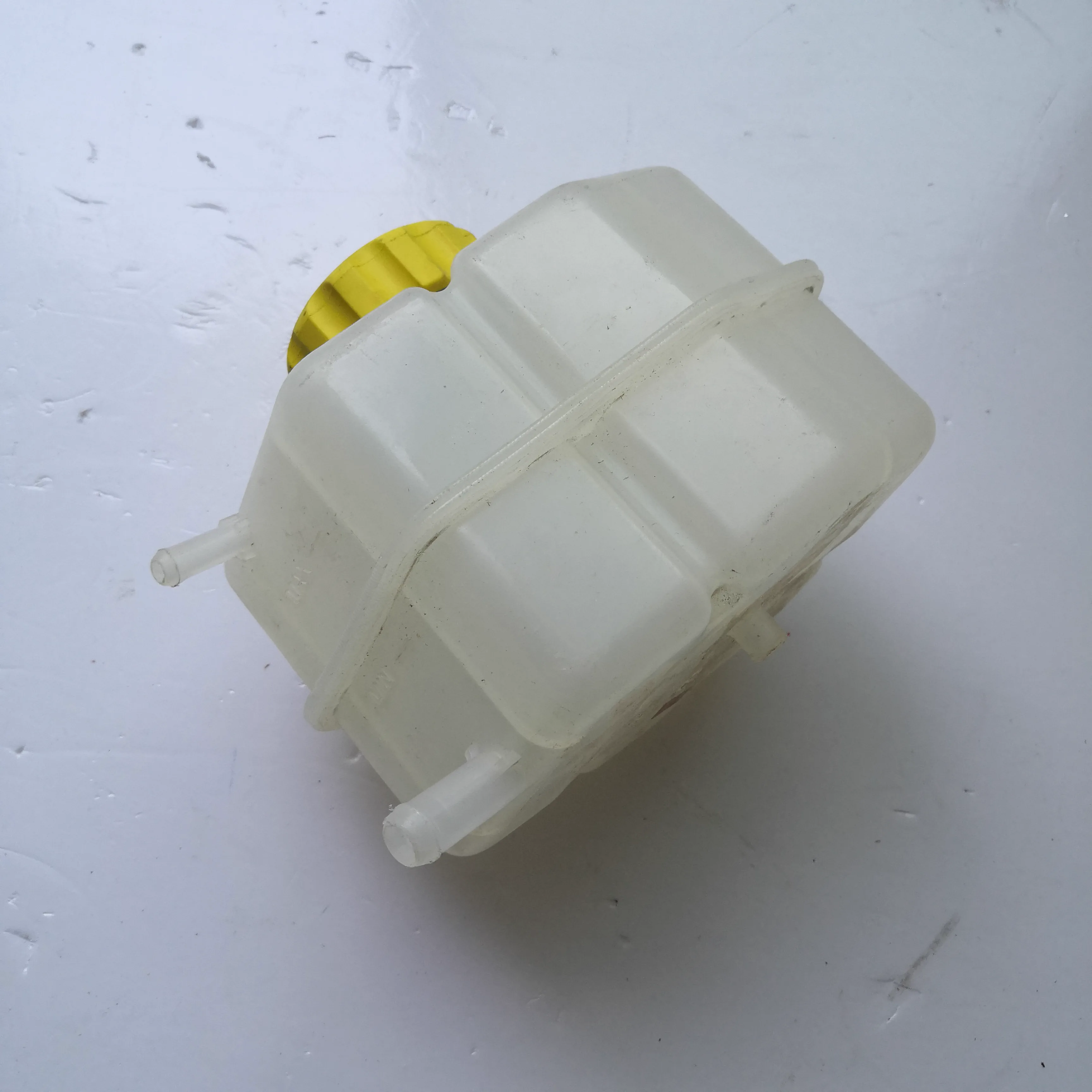 Original Coolant Reservoir Tank for Chery QQ 2012- SQR371 Engine 1.0L S12-1311110BA product photo
