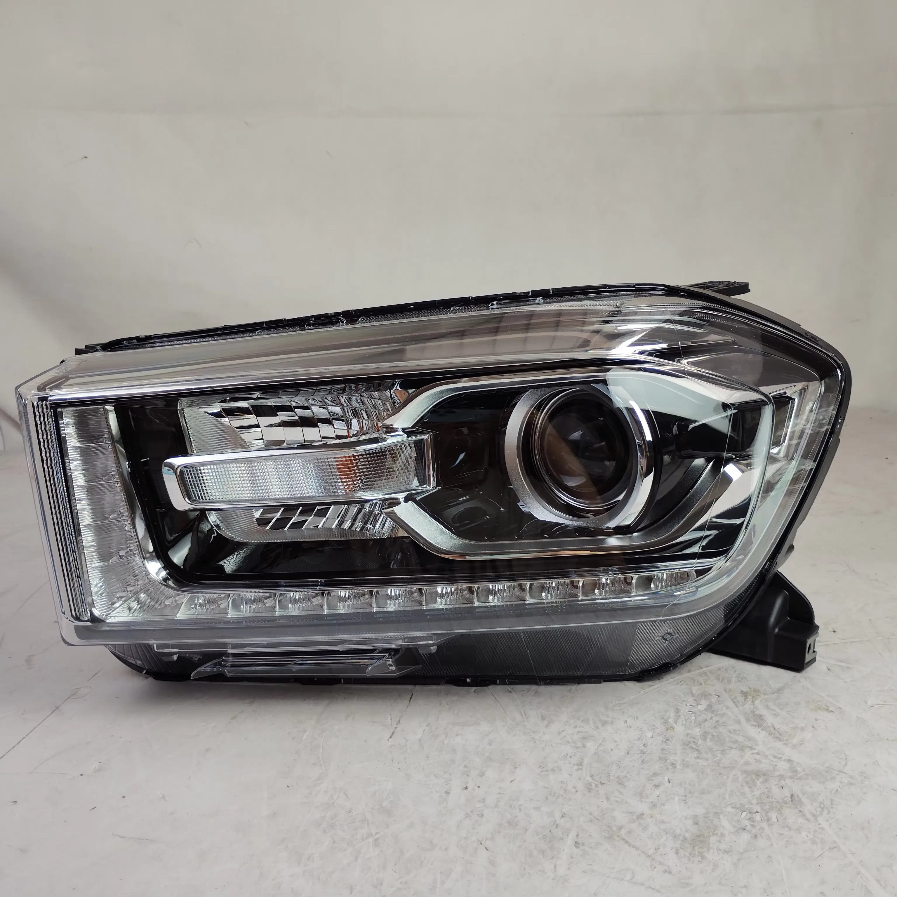 Original Front Headlight Auto Headlamp for LDV Maxus T60 product photo