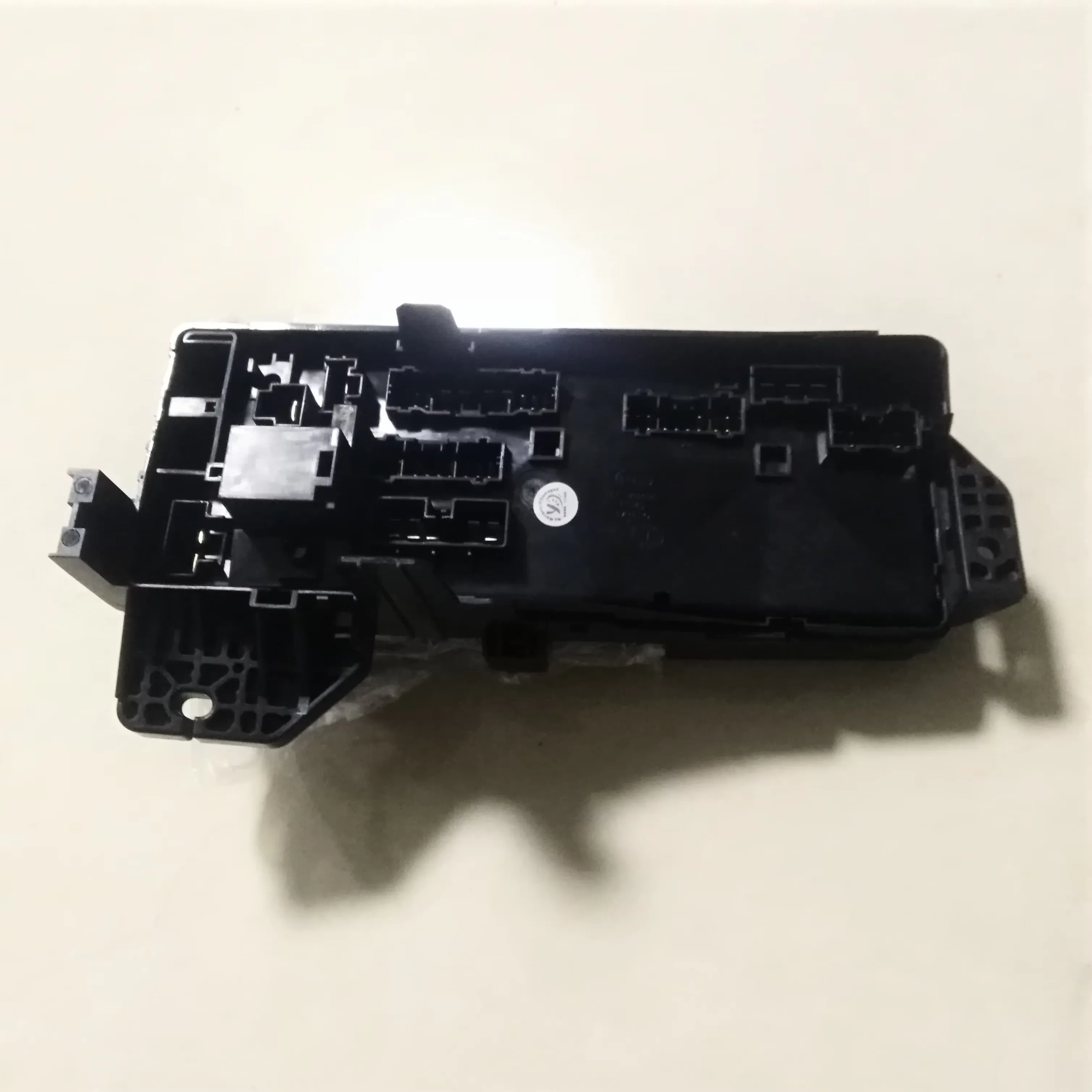 Original Fuse Box With Relay for BYD F5 OEM EG-3722020 product photo