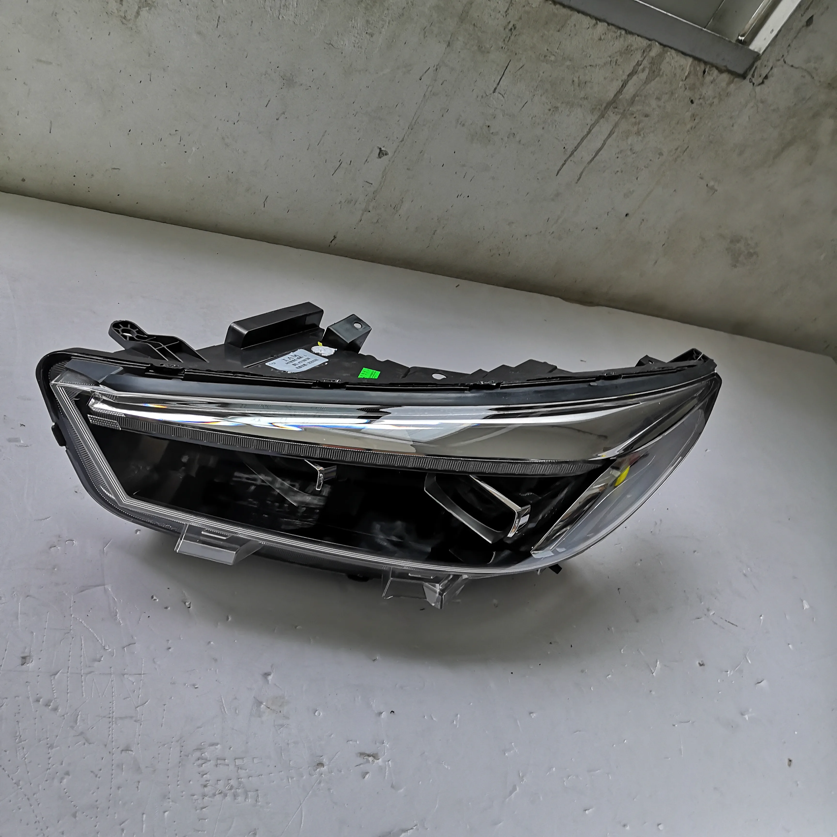 Original Head Lamp Suitable for JAC J7 4121100U7300 product photo