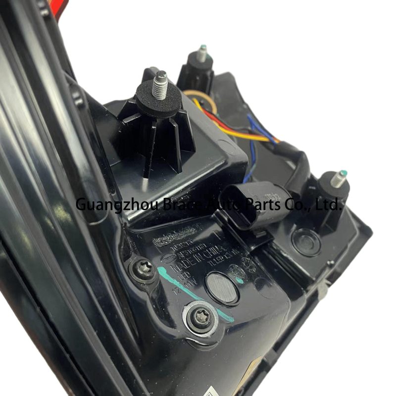 Original Outside Taillight Rear Lamp for Roewe I5 OEM 10292135 10292136 — photo 3