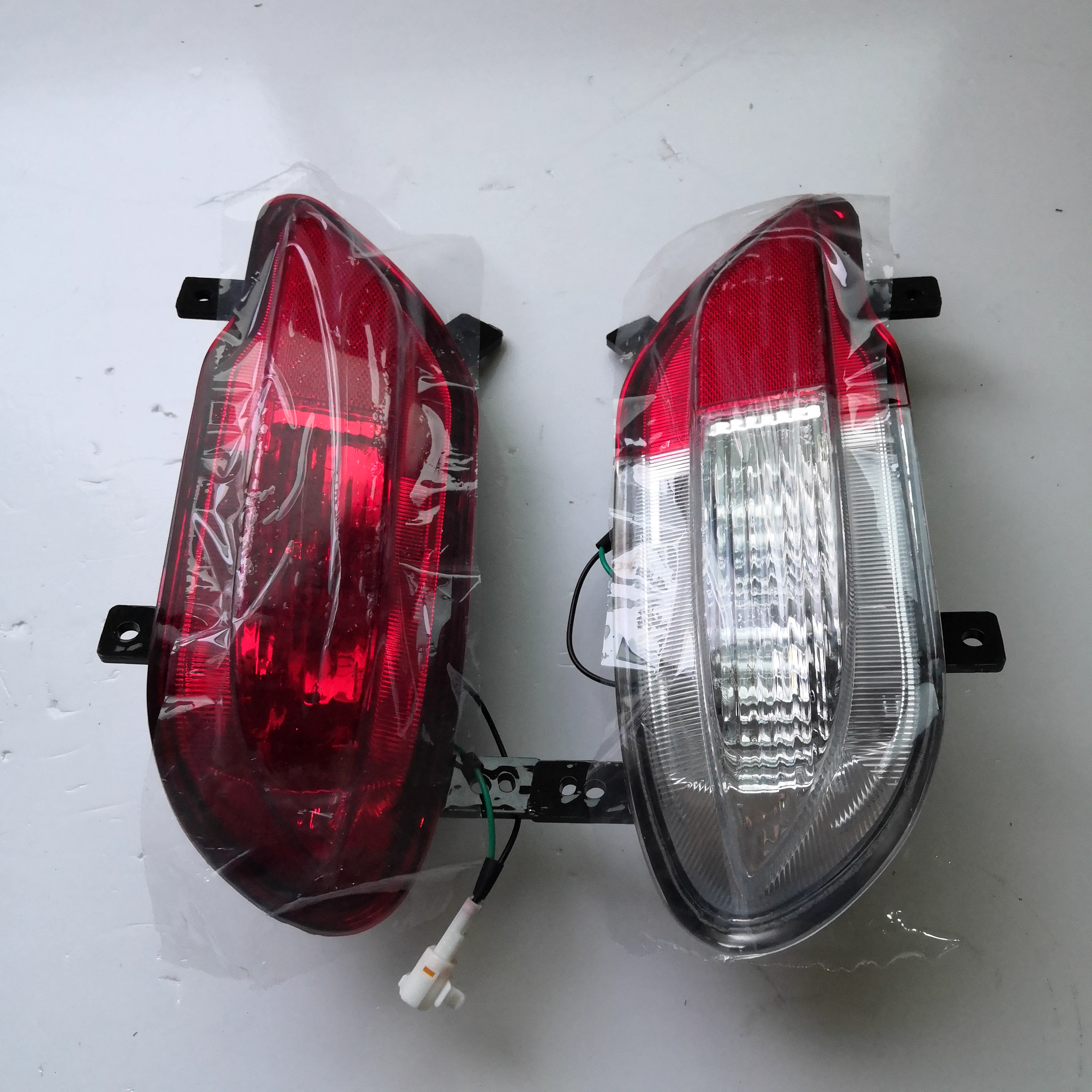 Rear Bumper Lamp Reflector for Changan Honor S 4135010-T01 4135020-T01 product photo